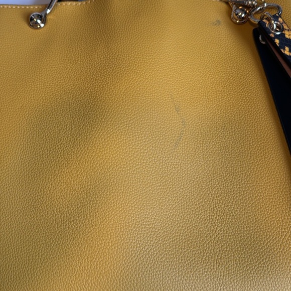 ❤️ SOLD Aldo Viremma Tote Handbag Yellow Leather Two Way Wear Crossbody Purse - Picture 3 of 7